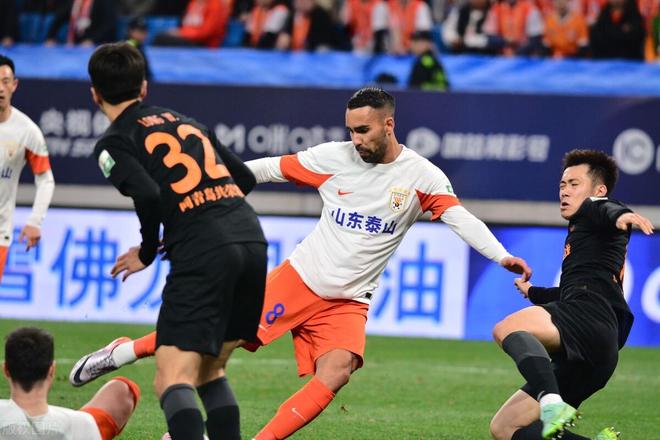 加时末段突围战来临；本菲卡围绕中超更衣室发声；更衣室稳定；赛程密集仍需轮换