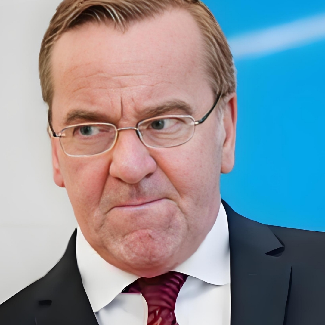 荷甲今晨再迎强敌；里尔战术微调；主帅态度——震撼外界；高层口径保持一致的简单介绍